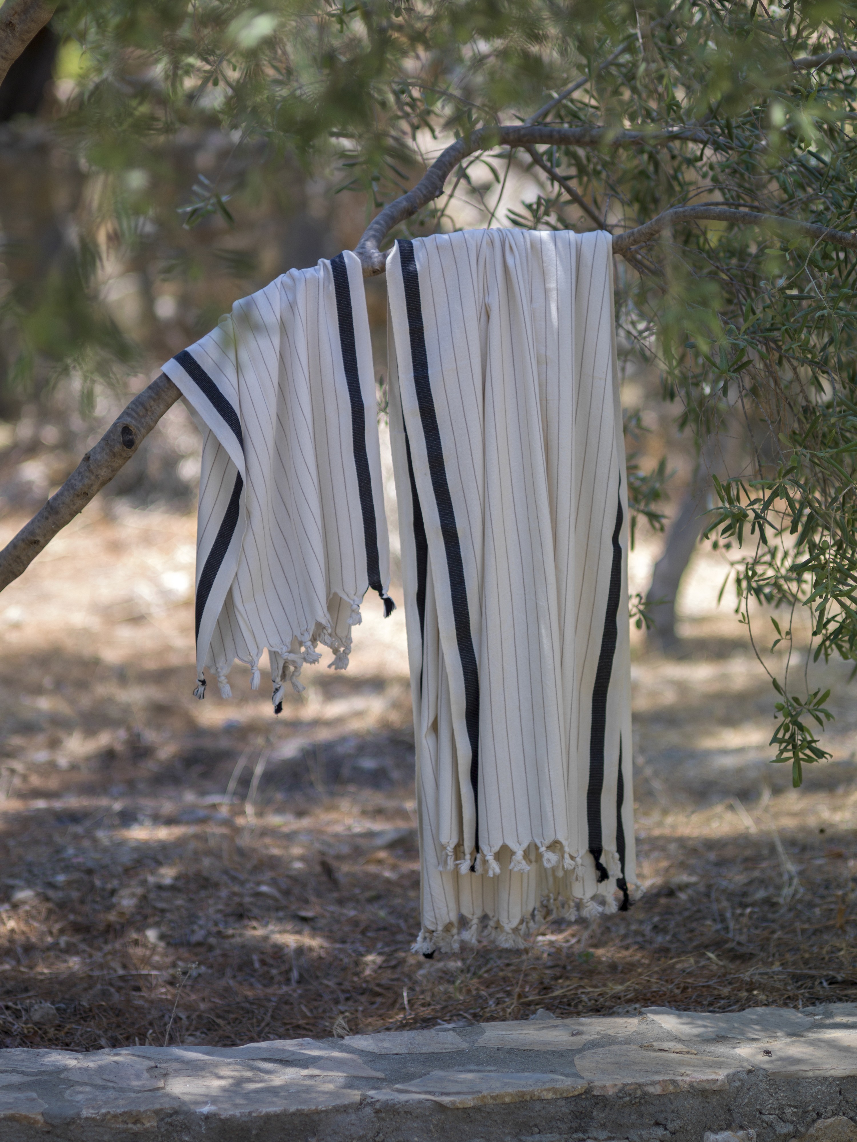 Natural Black Stripe on the Edge Hand Towel