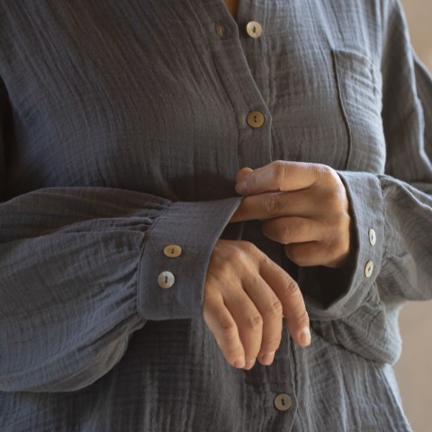 Muslin double-layered cotton buttoned shirt